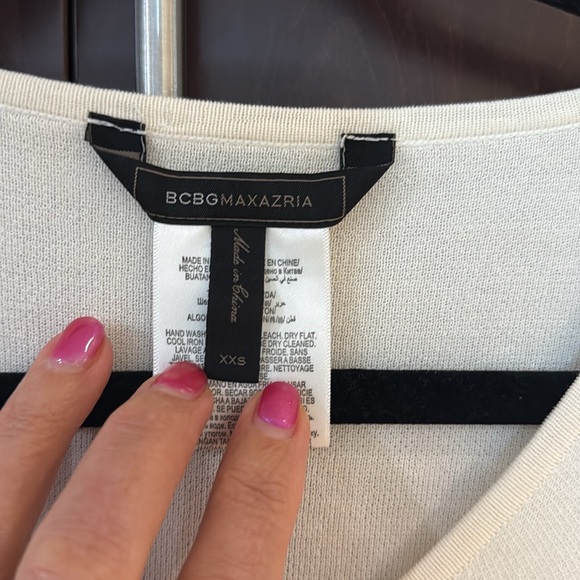 💋BCBGMaxazria v neck flare dress - Picture 2 of 12